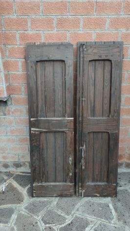 scuri in legno massello/porta in noce blindata/finestre cornice in alluminio