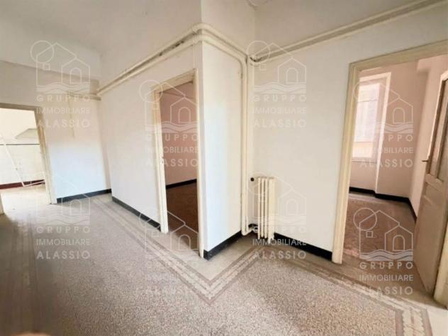 Alassio, ampio appartamento in vendita in zona centrale. - Foto 15