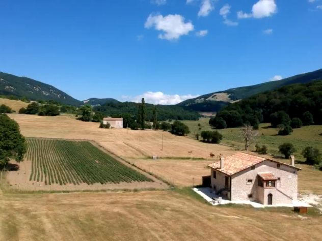 VENDO MASSERIA CON 14 HA TERRENO PESCOCOSTANZO ABRUZZO