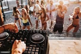 DJ -SERATE SILENT DISCO FESTE IN SPIAGGIA E GESTIONE SHOW SERALI - Foto 2