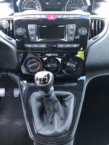 Lancia Ypsilon 1.2 69 CV 5 porte Gold KM 30000 - Foto 8
