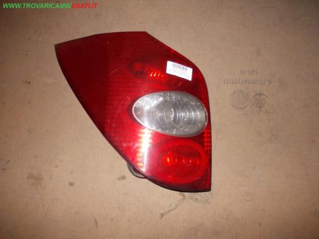 FANALE POST.S. RENAULT LAGUNA (B74/K74)  Parti elettriche  Fanaleria  Fanali  Fanale post. sx. RENAULT - LAGUNA - 01-03-2001 - 01-02-2005