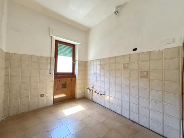 MASSA MARITTIMA AMPIO APPARTAMENTO AL SECONDO PIANO CON BALCONE - Foto 4