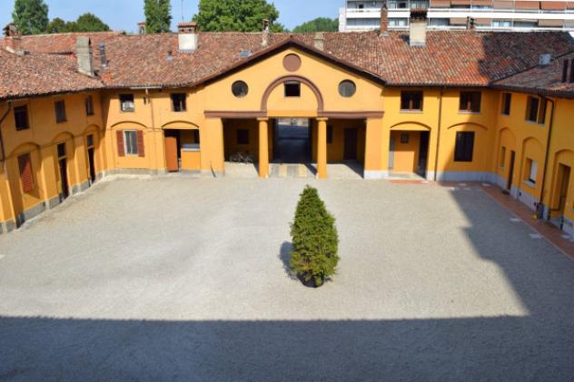 Palazzo / Stabile di 800 m² in vendita a Trezzano sul Naviglio