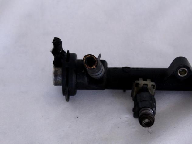 030133319L TUBO INIEZIONE E SERIE INIETTORI BENZINA VOLKSWAGEN POLO 6N1 6V2 1.4 B 44KW 5M 5P (1997) RICAMBIO USATO 030906031E - Foto 2