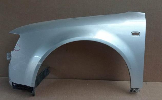 PARAFANGO ANT. SX ARGENTO (1 Bullino) EX U42360 999-U1296500 Carrozzeria Lamierati esterni Fiancate Parafango ant. AUDI - A6 - 01-09-1997 - 01-06-2