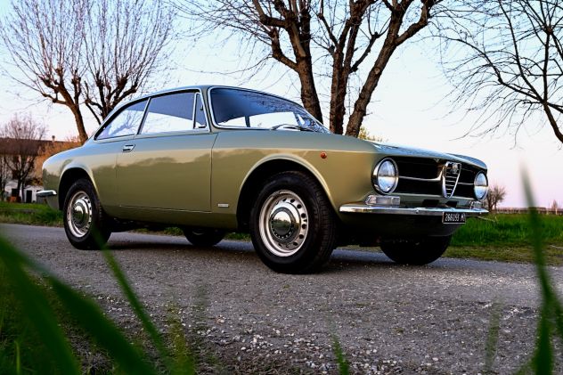 1.8L-Powered 1972 Alfa Romeo GT 1300 Junior - Foto 3