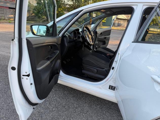 Kia Venga 1.4 CVVT EX ISG - Foto 9