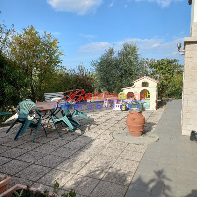 CAMINATE - VILLA IN COLLINA CON AMPIO TERRENO E SPLENDIDA VISTA - Foto 10