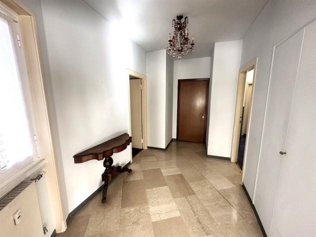4 LOCALI CON TRIPLI SERVIZI E BALCONI IN CENTRO LECCO - Foto 4