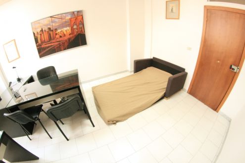 Stanza ufficio residence studio euro 250 incl.cond. posti auto - Foto 2