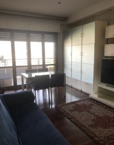 FIUMICINO TRILOCALE ARREDATO CON TERRAZZO E DOPPI SERVIZI - Foto 2