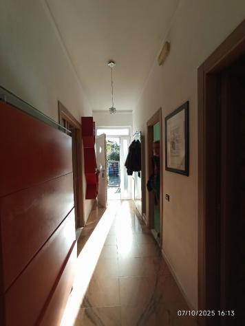 Camaiore centro.
Villetta singola con 3 camere da letto .
Ristrutturata . - Foto 16