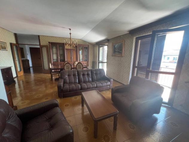 Attico / Mansarda di 120 m² con 5 locali e box auto in affitto a Sarnico