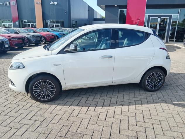 Lancia Ypsilon 1.0 FireFly 70cv Hybrid Gold - Foto 9