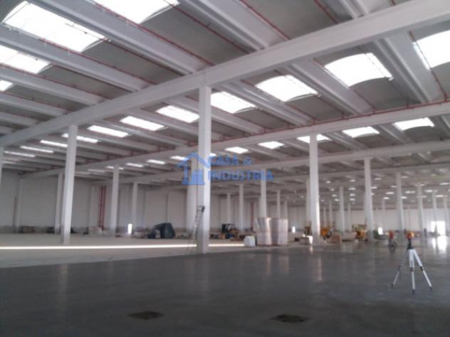 Immobile di 14305 m² con più di 5 locali in affitto a Origgio - Foto 5