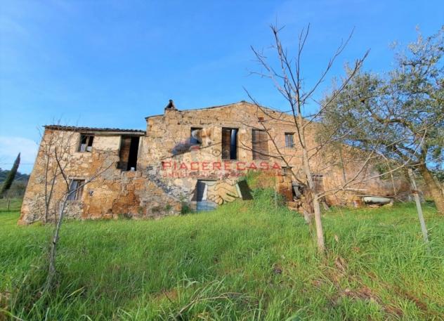 Bagnoregio (Civita di Bagnoregio) - Vendesi casale da ristrutturare con terreno in un bel contesto di campagna.