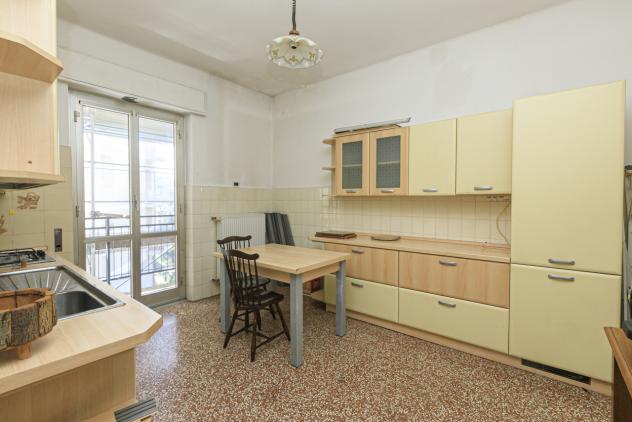 Pentalocale in vendita a Genova