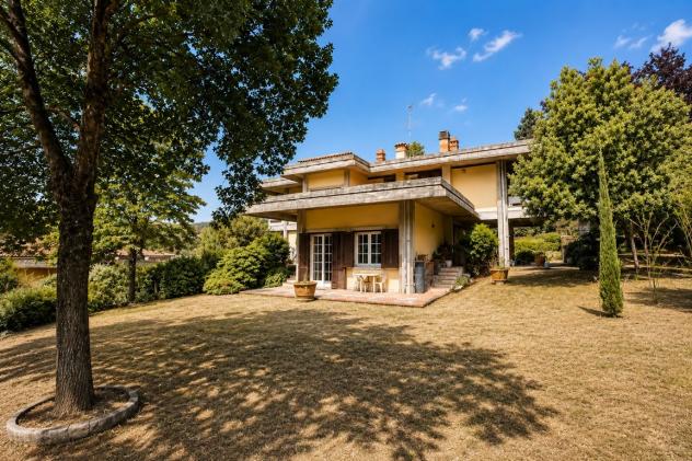Villa indipendente con ampio giardino e taverna – Greve in Chianti (frazione Greti )