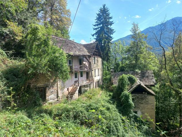 V000561 - CASA RUSTICA CON MOLTO TERRENO - Foto 9