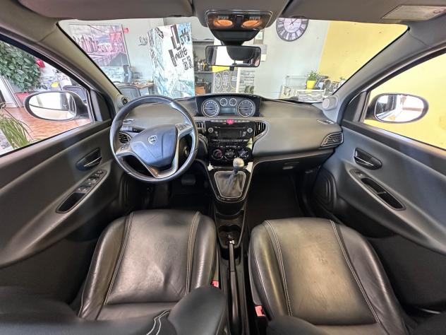 Lancia Ypsilon cambio automatico - Foto 10