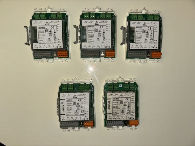 5MODULI DA 4 INGRESSI E 4 USCITE L’UNO TUTTI NUOVI,UGUALI,MARCA SIEMENS FDCIO222 - Foto 3
