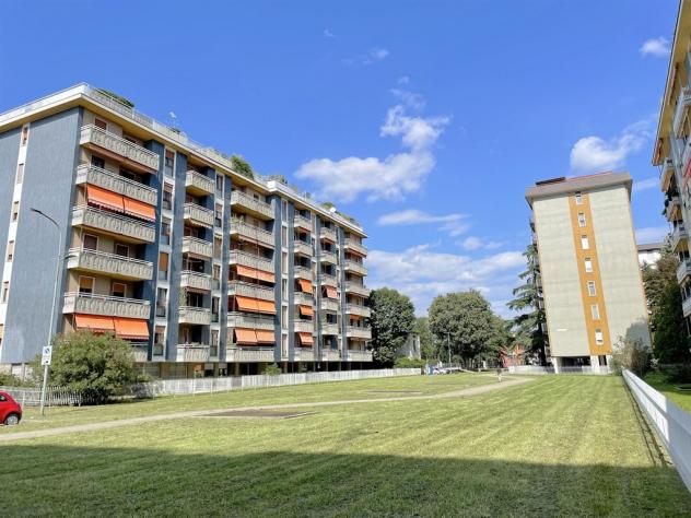 Centro Villasanta - Appartamento di 4 locali doppi servizi con balconi