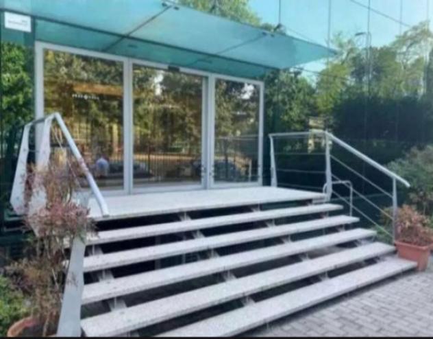 Immobile di 727 m² con più di 5 locali in affitto a Milano