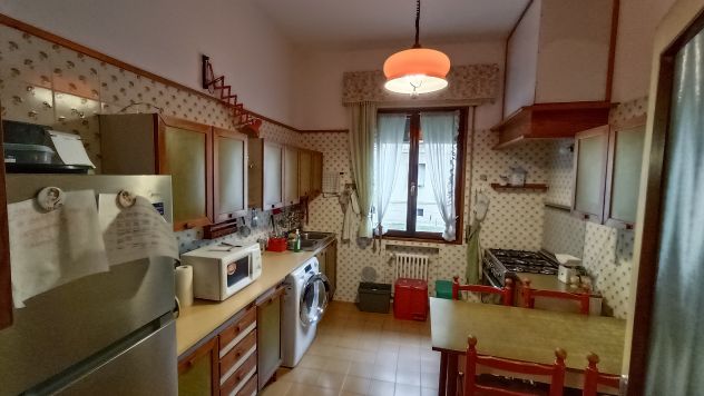 SI LIBERA SETTEMBRE UN POSTO LETTO PER STUDENTESSA IN AMPIA CAMERA DOPPIA - Foto 5