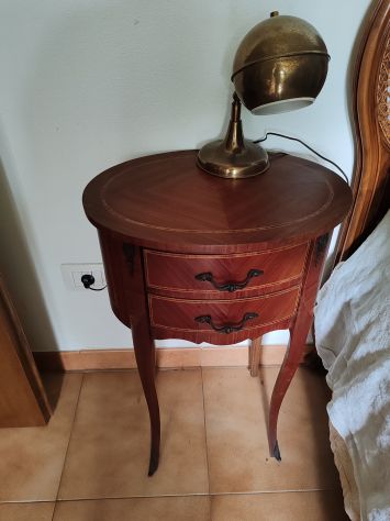 Comodino ovale vintage  in stile Luigi XV con 2 cassetti