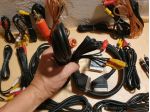 Cavi antenna, cavi VGA, cavo per porta parallela, alimentatori per Hard Disck