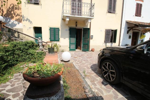 Terratetto in vendita a Santa Maria Del Giudice - Lucca 207 mq Rif: 1432535