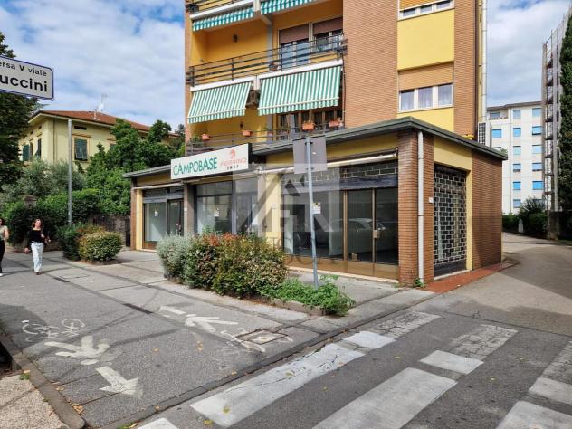 Locale commerciale in vendita a Lucca