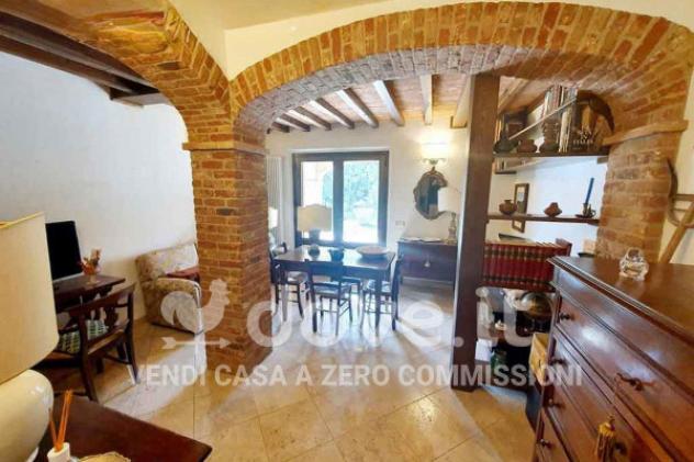 Rustico / Casale di 1050 m² con più di 5 locali e posto auto in vendita a Montepulciano - Foto 14