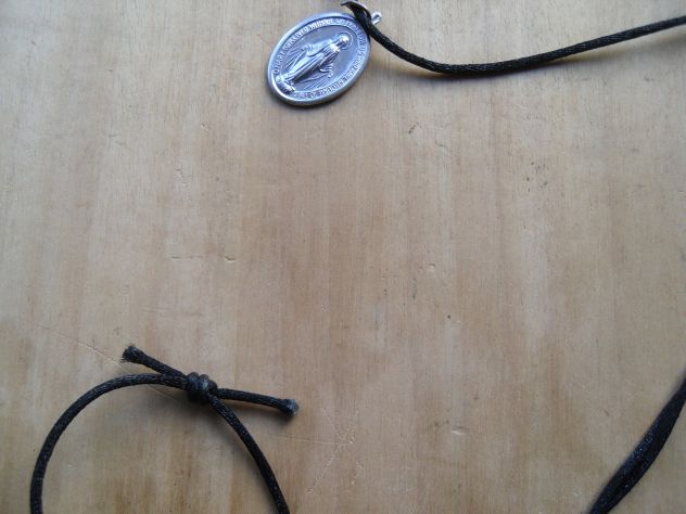MEDAGLIA CON CORDONE PER TENERE AL COLLO -
