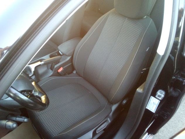 PEUGEOT 308 SW ALLURE 1.5HDI 130cv Euro 6 - Foto 6