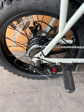 FAT BIKE WOLVERINE V30 250W 16AH NUOVO - Foto 3