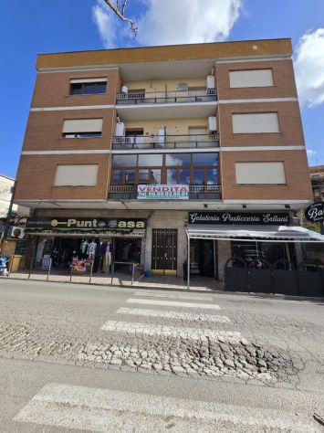 Trilocale uso investimento Via Rianese