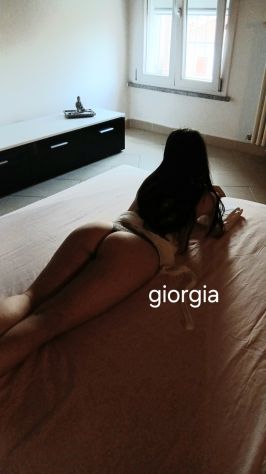 Massaggiatrice Italiana 30 anni. Tel:3533836540
