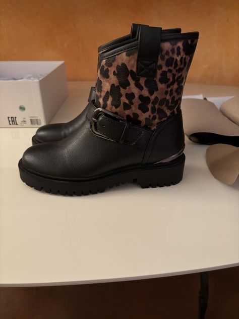 BELLISSIMI STIVALI NUOVI COMPLETI BASSI DA DONNA FIRMATI GUESS ORIGINALI,N 36 - Foto 2