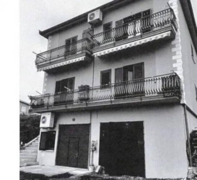 Immobile in asta di 228 m² con più di 5 locali in vendita a Bella - Foto 3