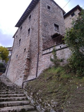 Suggestiva abitazione nel centro storico di Roccanolfi di Preci