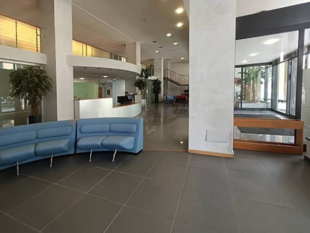 Immobile di 279 m² con più di 5 locali in affitto a Sesto San Giovanni