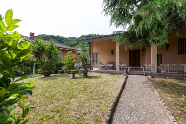 Villa di 320 m² con più di 5 locali e box auto doppio in vendita a Castiglione Torinese