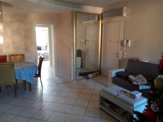 Splendido appartamento mq 180 posto in contesto signorile sito in zona centralissima.