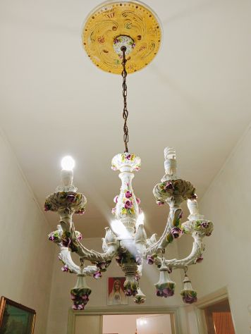 Lampadario in ceramica Capodimonte