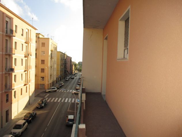 Due singole con balcone per ragazze in V.Turati - Foto 7