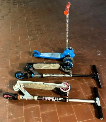 Blocco 3 monopattini bambino: 2 Oxelo (Decathlon) + 1 a 3 ruote