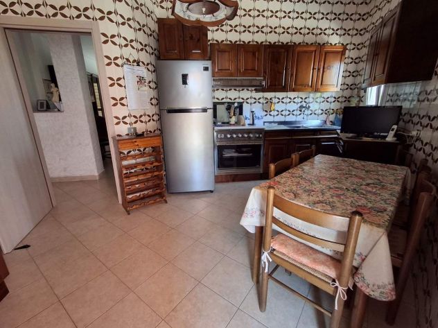 APPARTAMENTO CON AMPIO TERRAZZO E BOX - Foto 4