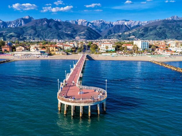 Struttura ricettiva / albergo in vendita a Marina di Massa - Massa 3000 mq  Rif: 1318370